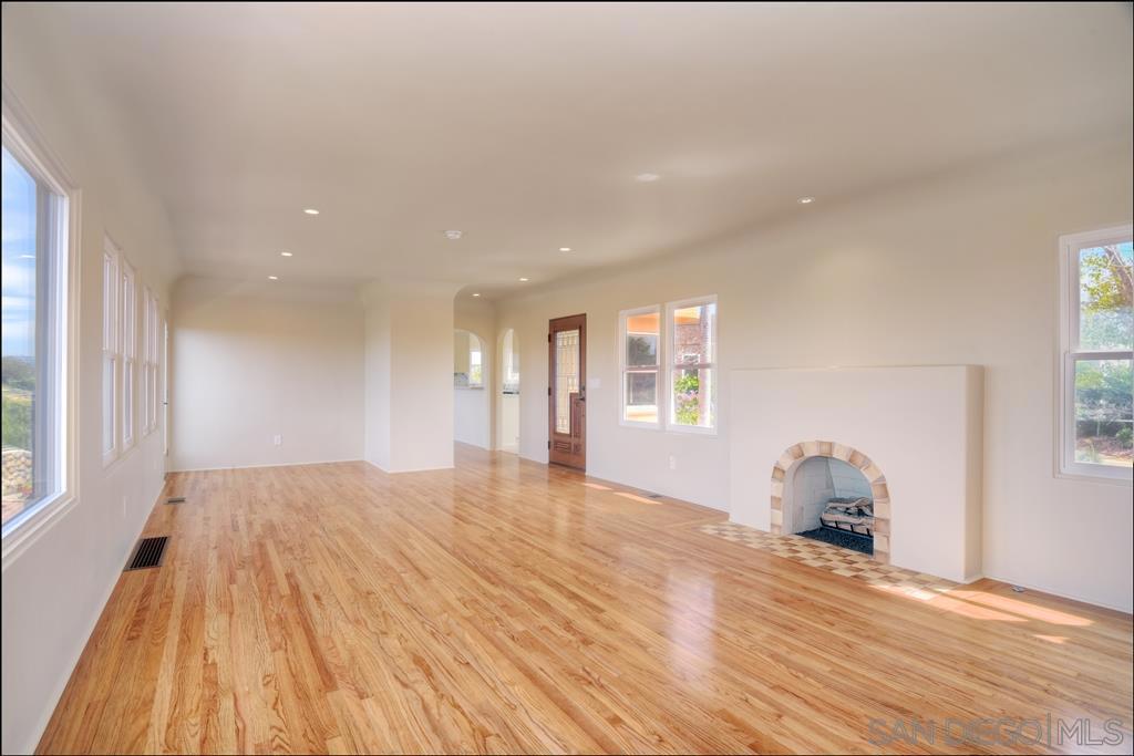 4388 Middlesex Dr - photo 4