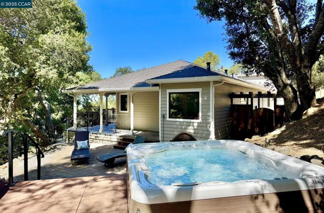 3981 Amyx Ct, Hayward CA: https://media.crmls.org/mediaz/e42002db-6cfd-4668-8e85-94b07b064eae.jpg
