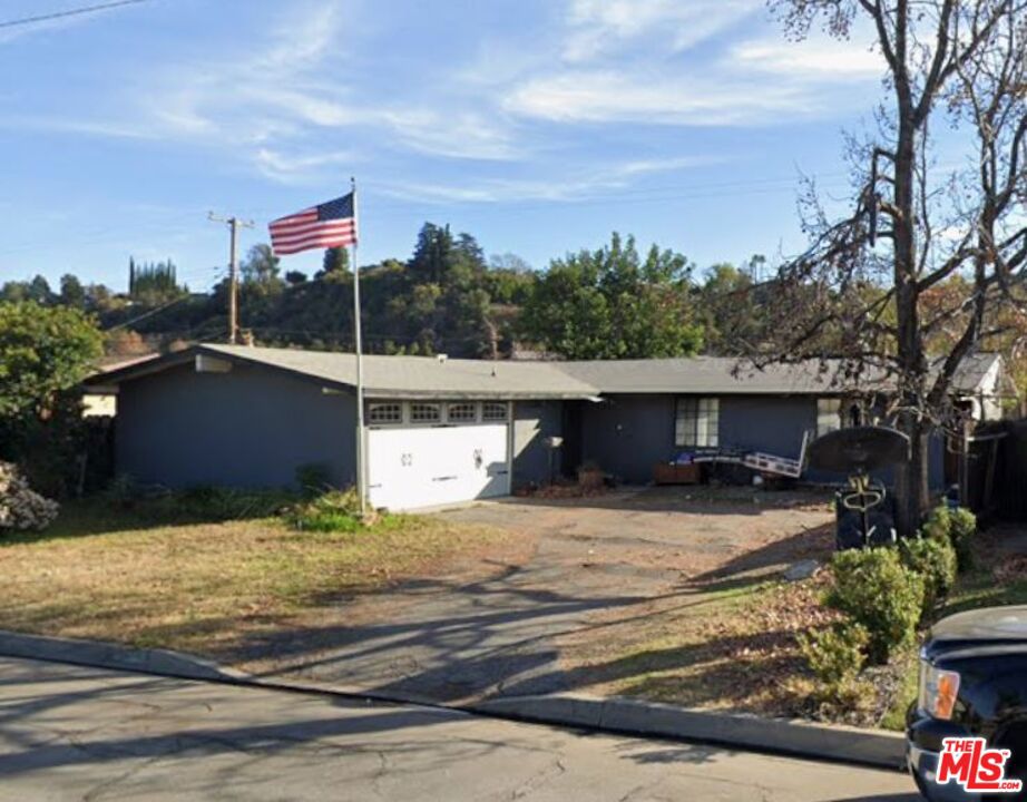 1114 E Lemon Avenue