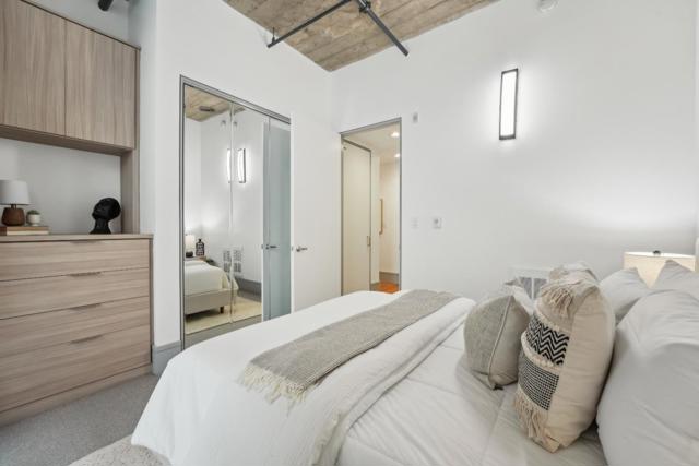 1 S Park Street, San Francisco CA: https://media.crmls.org/mediaz/e420ce63-8a00-4d70-ba8f-ddc6a9e9bbbd.jpg