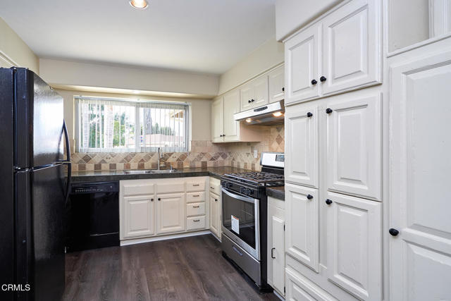 1700 Arlene Avenue, Oxnard CA: https://media.crmls.org/mediaz/e420ea21-37af-42b5-8a5b-31aad5a9244a.jpg