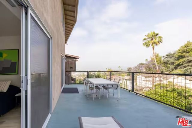 702 Cavanagh Road, Glendale CA: https://media.crmls.org/mediaz/e4211d43-5edc-4eee-b25e-b0dbbade1703.jpg