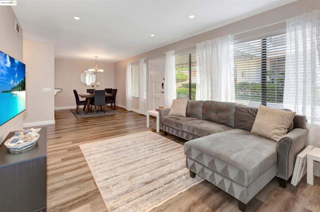 22192 Rim Pointe,  CA: https://media.crmls.org/mediaz/e4213c25-affa-4271-8ebe-cb22758ef342.jpg