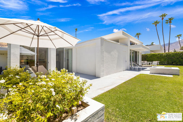 2723 S Kings Road, Palm Springs CA: https://media.crmls.org/mediaz/e421d839-d5d2-4d50-94c6-dc2833ceee99.jpg