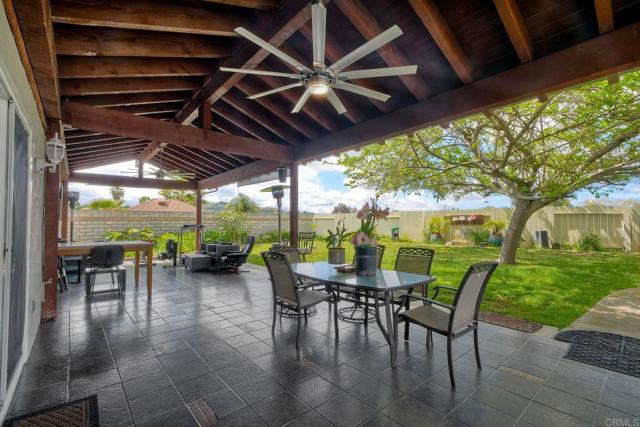 519 Meadow Grove Place, Escondido CA: https://media.crmls.org/mediaz/e421eab2-0d8a-4c96-80b4-e030c54598ba.jpg