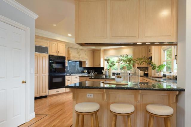 510 Oak Park Way, Redwood City CA: https://media.crmls.org/mediaz/e422777e-2a15-454b-a9e7-dca3bb7c35b4.jpg