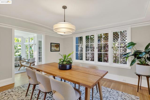1145 Mandana Blvd, Oakland CA: https://media.crmls.org/mediaz/e4229478-cec5-4035-b76f-e96b0309867e.jpg