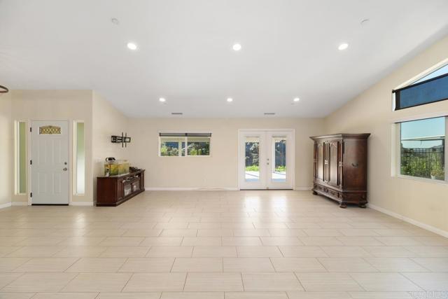 39255 De Luz Rd, Fallbrook CA: https://media.crmls.org/mediaz/e423469c-064a-4413-bf38-a59f9f8c9a2d.jpg