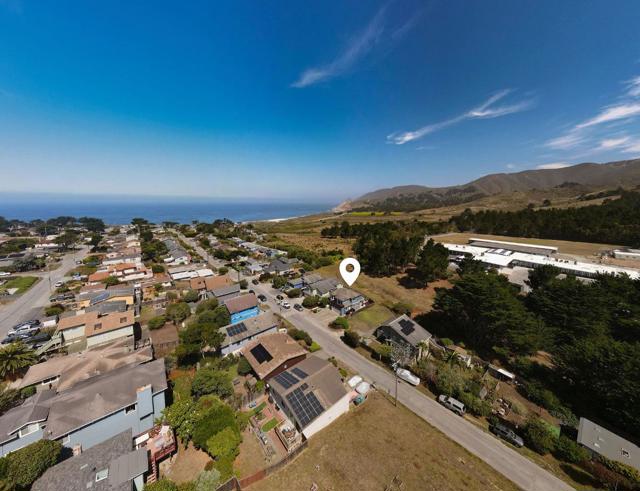 447 3rd Street, Montara CA: https://media.crmls.org/mediaz/e42378f8-1863-4948-a5ab-1d6e29857d07.jpg