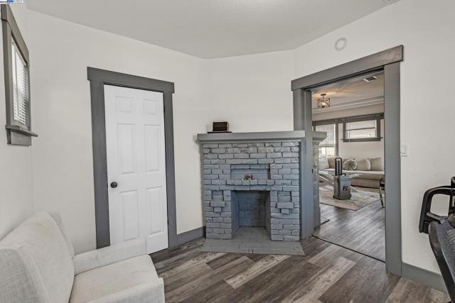 2708 60th Avenue, Oakland CA: https://media.crmls.org/mediaz/e423d122-c3e6-4b61-8422-b2b64ab5c9bb.jpg