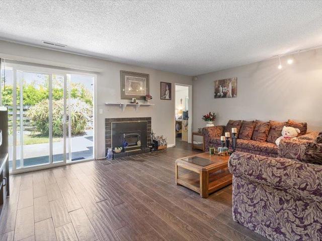 74 Meadow Terrace, Watsonville CA: https://media.crmls.org/mediaz/e423fa95-7bce-4ce6-97f4-3ff07d8dd5ae.jpg