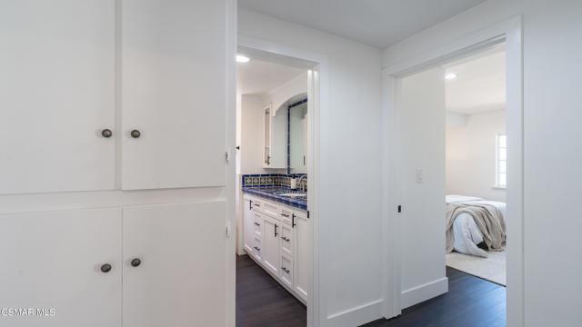 5726 Donna Avenue, Tarzana CA: https://media.crmls.org/mediaz/e4242d10-ce6c-4a5e-9b56-c9aba1f97bcd.jpg