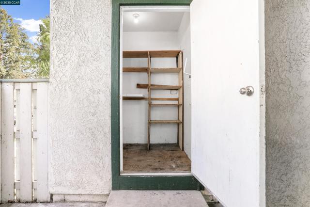5425 Concord Blvd, Concord CA: https://media.crmls.org/mediaz/e424850d-b190-4fe4-b3b9-32ae747ffbaa.jpg