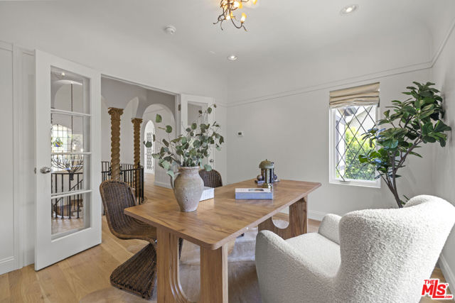 736 S Cloverdale Avenue, Los Angeles CA: https://media.crmls.org/mediaz/e424aef7-df03-4dd2-bafc-3979ef570f1d.jpg