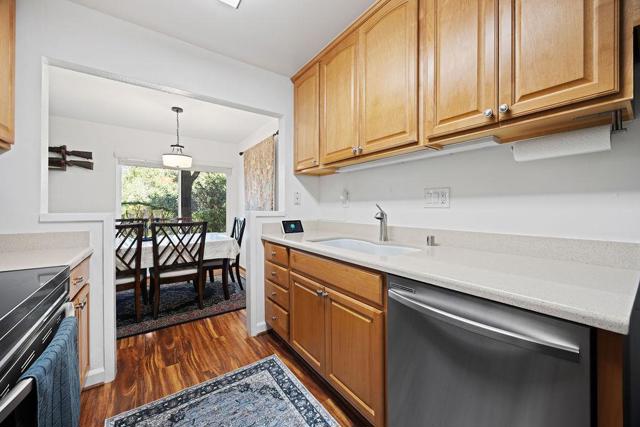 3350 La Mesa Drive, San Carlos CA: https://media.crmls.org/mediaz/e424b7b4-4e3f-46ee-a14e-6cedaef38673.jpg