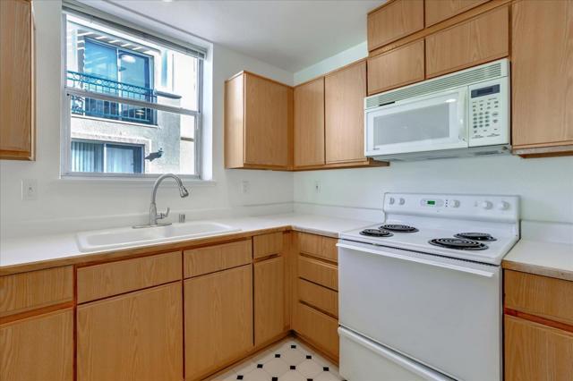 952 S 11th Street, San Jose CA: https://media.crmls.org/mediaz/e424dd43-d396-4cf4-9409-437cf111cba4.jpg