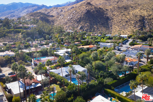 148 W Camino Descanso, Palm Springs, CA 92264