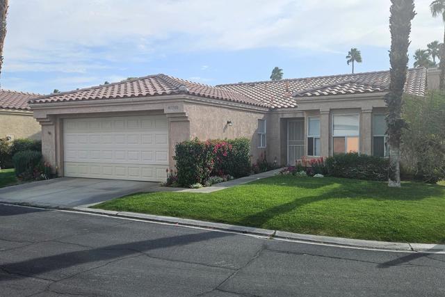 40968 Schafer Place, Palm Desert CA: https://media.crmls.org/mediaz/e4261f9b-9420-43c6-99a1-c22e518d4070.jpg