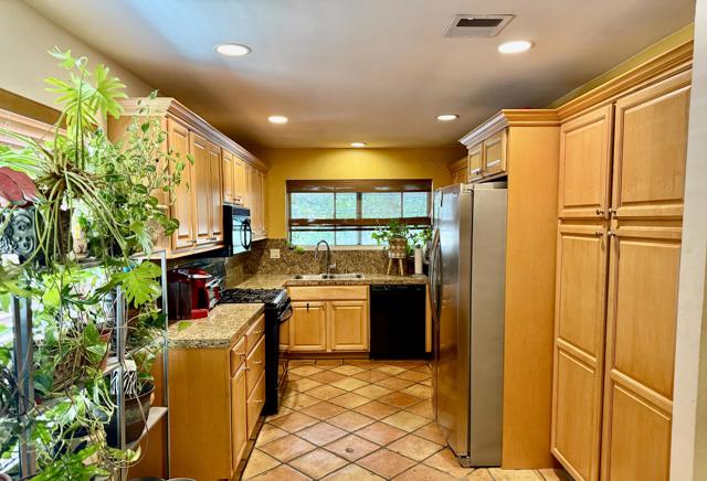 69375 Nilda Drive, Cathedral City CA: https://media.crmls.org/mediaz/e42675d0-13e0-46ab-ba3a-a79375c20b58.jpg