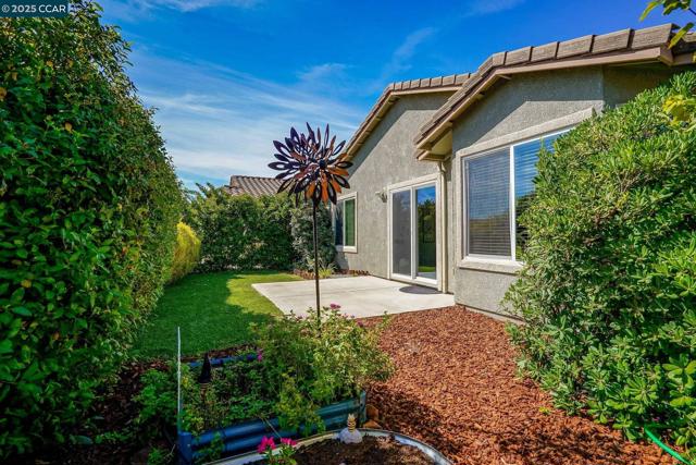 304 Birch Ridge Dr, Rio Vista CA: https://media.crmls.org/mediaz/e426e9d7-8588-4474-8183-781c69c6869c.jpg