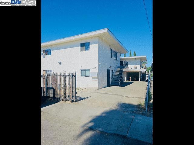 1035 76Th Ave, Oakland CA: https://media.crmls.org/mediaz/e4276c95-16d3-4a59-b611-19203deedd9f.jpg