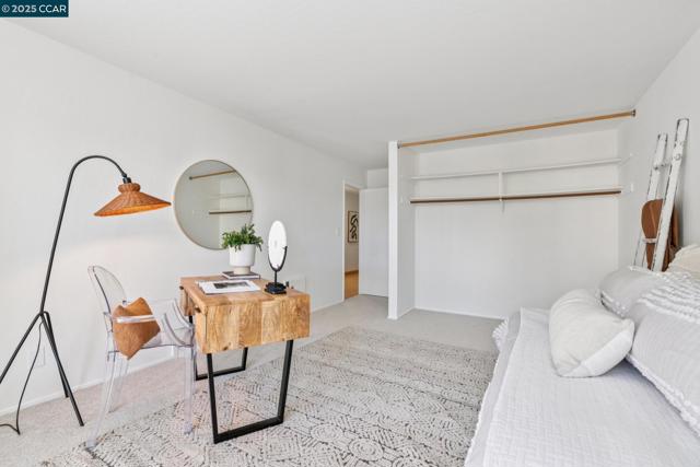 500 Vernon, Oakland CA: https://media.crmls.org/mediaz/e4278095-fa58-4de6-80f6-988719d91c2f.jpg