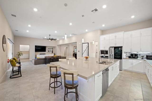 21992 Wilgen Rd, Escondido CA: https://media.crmls.org/mediaz/e4282656-5d3f-4ffc-9f95-bcb15ec385e2.jpg