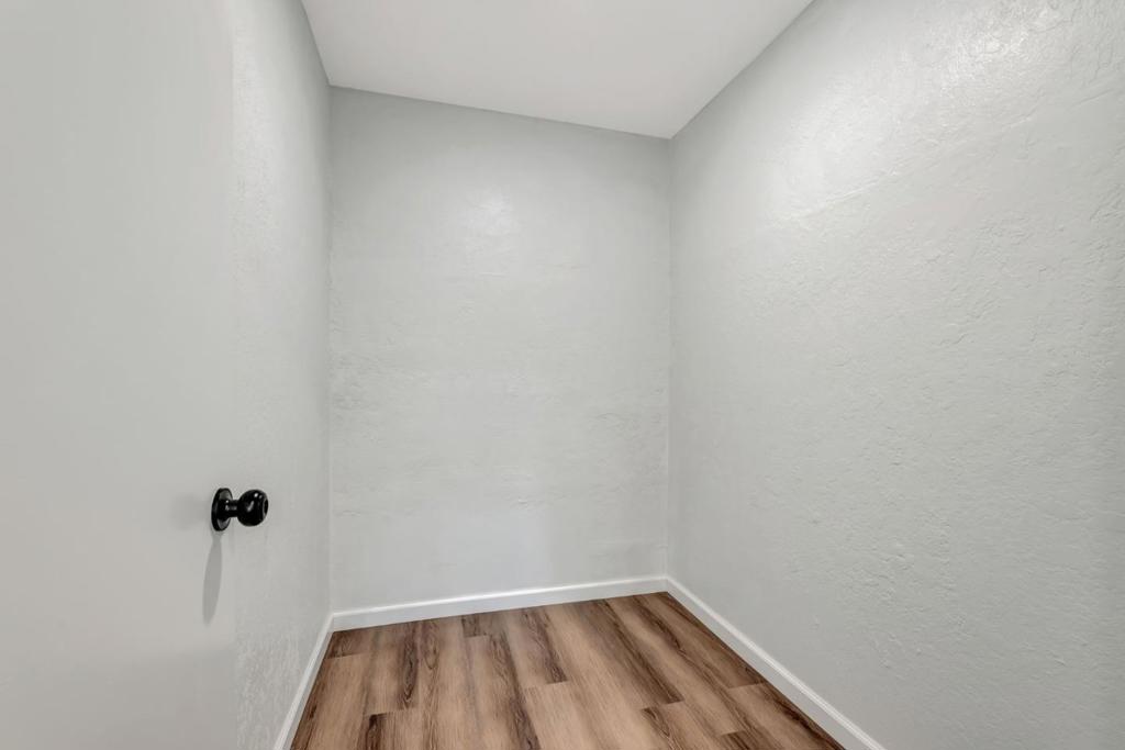 https://media.crmls.org/mediaz/e4283d7c-b80d-4458-b5ef-1b293f9afabe.jpg?preset=X-Large