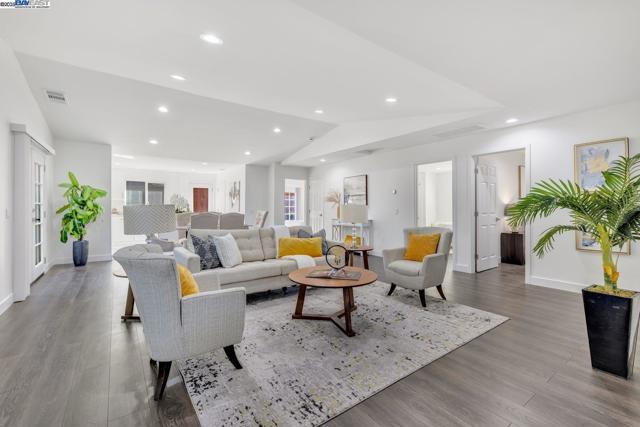 Image 10 of 45 For 2834 White Acres Dr