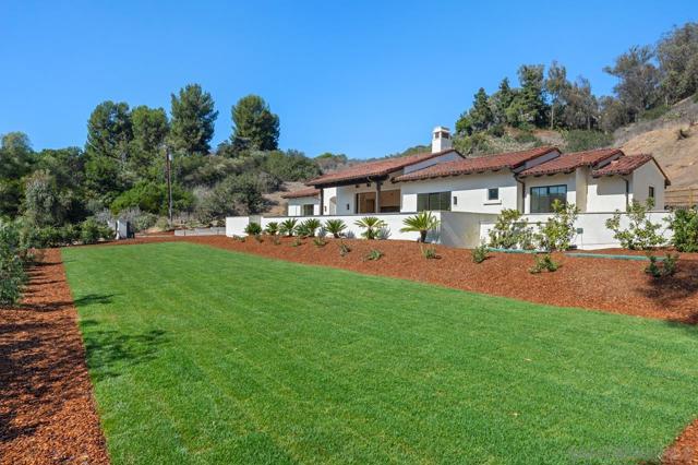 5758 Las Palomas, Rancho Santa Fe CA: https://media.crmls.org/mediaz/e428dd08-e00f-4629-a850-ba2dfb5839f9.jpg