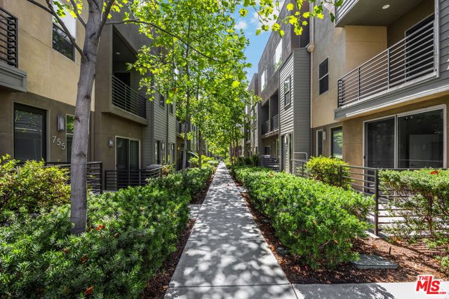 746 Farrier Way, Upland CA: https://media.crmls.org/mediaz/e428fbb7-e489-46db-902d-caeb7f091b60.jpg