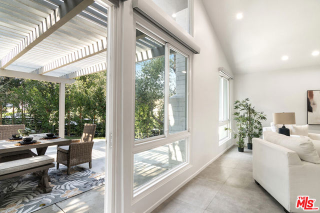 3585 Alana Drive, Sherman Oaks CA: https://media.crmls.org/mediaz/e4293d5c-8624-43b0-850f-b4120e2bcd2b.jpg
