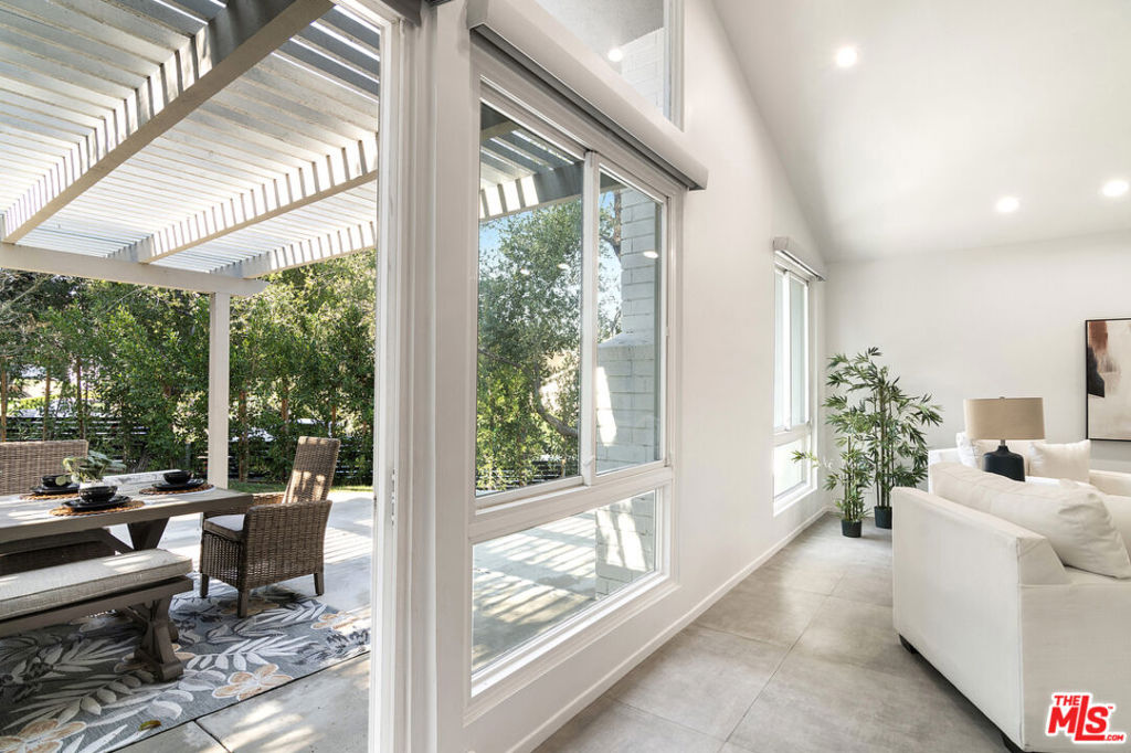 3585 Alana DriveSherman Oaks image #11