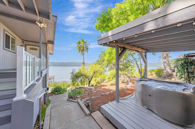 12340 Lakeshore Drive, Clearlake CA: https://media.crmls.org/mediaz/e429a7ef-2e2c-478e-a462-477390e7a4bc.jpg