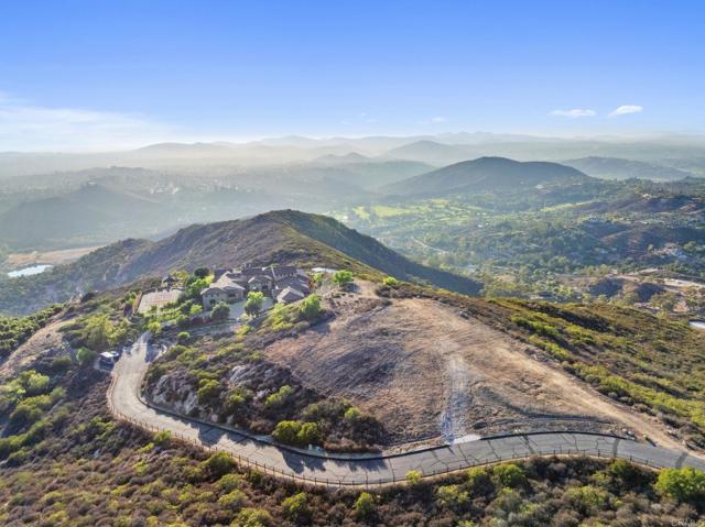 18010 Sunset Point Road, Poway CA: https://media.crmls.org/mediaz/e429ad1e-3991-49bc-8505-8bde0eb239e7.jpg