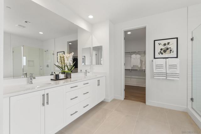 948 Visalia Pl, San Marcos CA: https://media.crmls.org/mediaz/e42a2c0e-29dd-4e9b-b940-89aa0552c49a.jpg