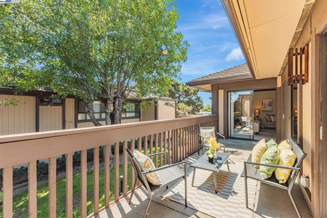 39090 Presidio Way, Fremont CA: https://media.crmls.org/mediaz/e42a3ed6-063f-492c-b56f-9f64a3d12de2.jpg