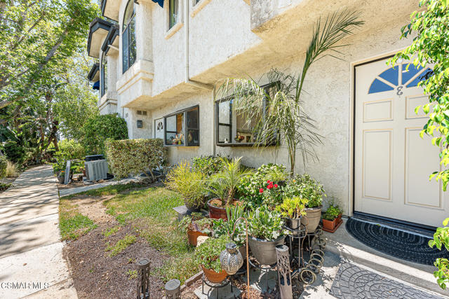 5720 Skyview Way, Agoura Hills CA: https://media.crmls.org/mediaz/e42a47fc-4b14-4828-b4ae-0d293179d759.jpg