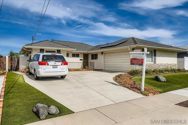 6370 Lake Kathleen Avenue, San Diego CA: https://media.crmls.org/mediaz/e42a7683-402c-423c-95b4-918e2fc334c0.jpg