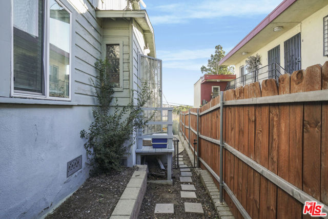 3734 Sawtelle Boulevard, Los Angeles CA: https://media.crmls.org/mediaz/e42adf5c-474c-4766-b35b-e90545b50bd2.jpg