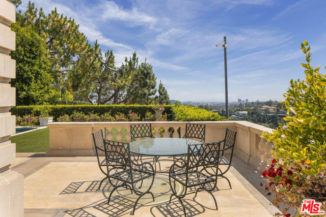761 Bel Air Road, Los Angeles CA: https://media.crmls.org/mediaz/e42b41eb-0b71-4696-988b-d8f8ac87c29b.jpg