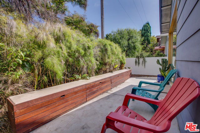 745 Navy Street, Santa Monica CA: https://media.crmls.org/mediaz/e42b5894-f45a-4d3f-b4a0-b9312c60a82c.jpg