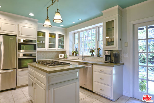 5105 Morella Avenue, Valley Village CA: https://media.crmls.org/mediaz/e42bd611-a948-4fe4-8ef2-11cc55329dd1.jpg