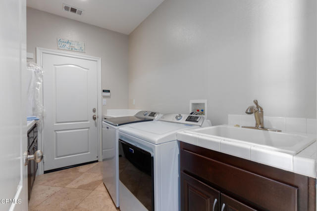 Image 16 of 60 For 10931 Shadow Hills Avenue