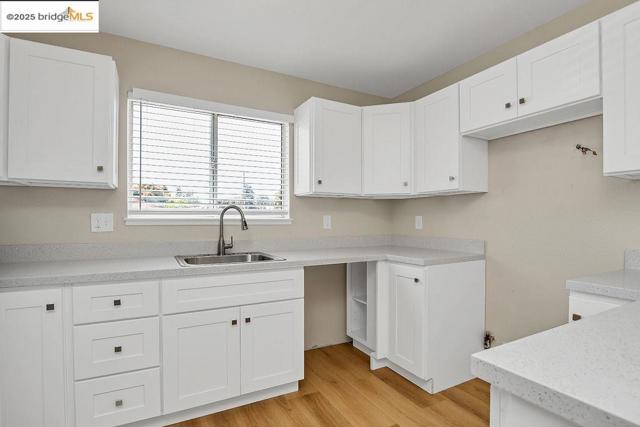 10500 Creekside Circle, Oakland CA: https://media.crmls.org/mediaz/e42d0180-6c36-46c5-a329-2cc266755463.jpg