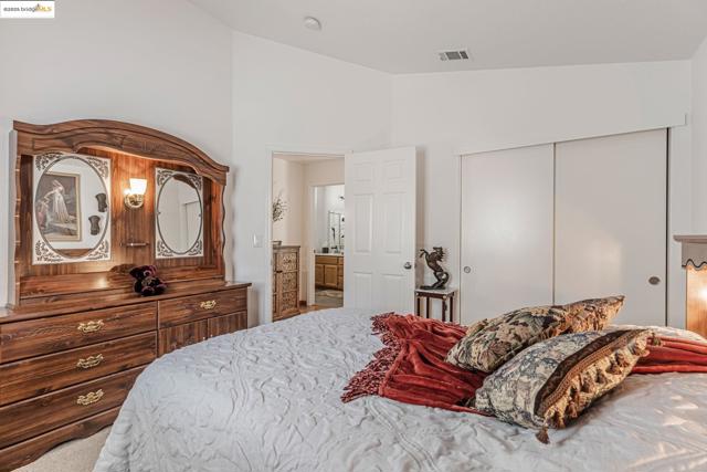 8215 Red Elk Dr, Elk Grove CA: https://media.crmls.org/mediaz/e42d243c-959a-47e6-9009-56b893b35965.jpg