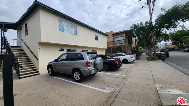 3872 College Avenue, Culver City CA: https://media.crmls.org/mediaz/e42d3ed7-f35e-4e11-87b8-2a70b6a56d37.jpg