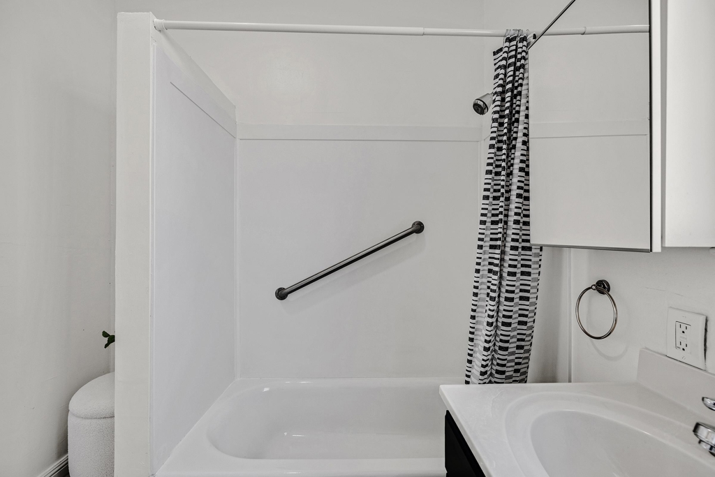 https://media.crmls.org/mediaz/e42d4106-0c1d-42d0-ac30-b4dd4fea7941.jpg?preset=X-Large