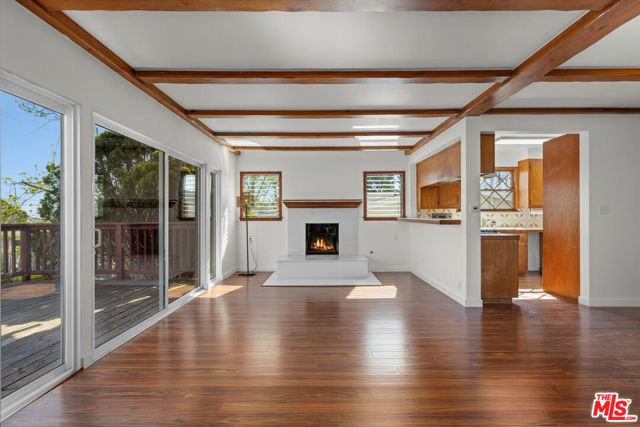 711 Pier Avenue, Santa Monica CA: https://media.crmls.org/mediaz/e42d4a13-5ae5-4764-8ece-a205753b8127.jpg