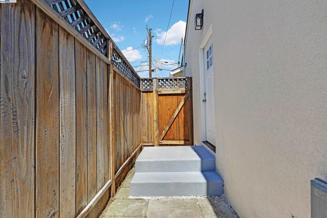 3495 Carrillo Dr, San Leandro CA: https://media.crmls.org/mediaz/e42dd19f-2402-4e62-b9a1-ae69ea97df9e.jpg